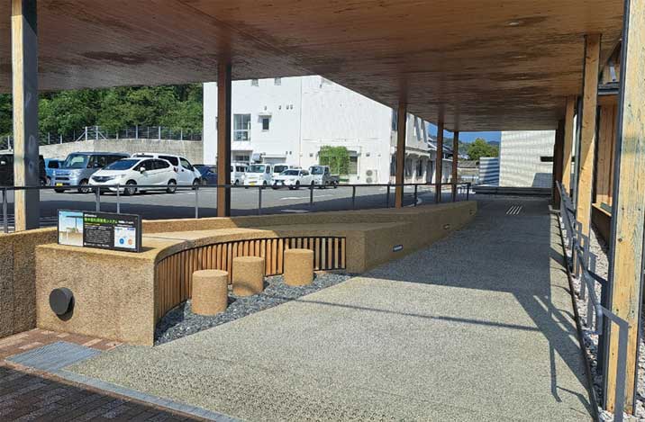 長門市役所様新庁舎にある地中熱利用屋外施設用システム「こかげ」